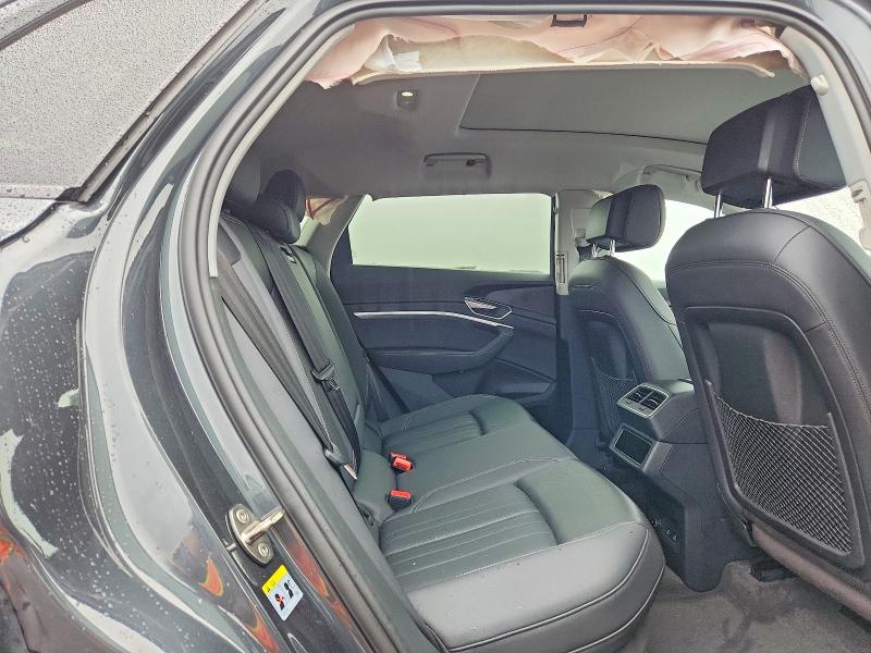 60362766 :رقم المزاد ، WA1LAAGEXNB005293 vin ، 2022 Audi E-tron مزاد بيع