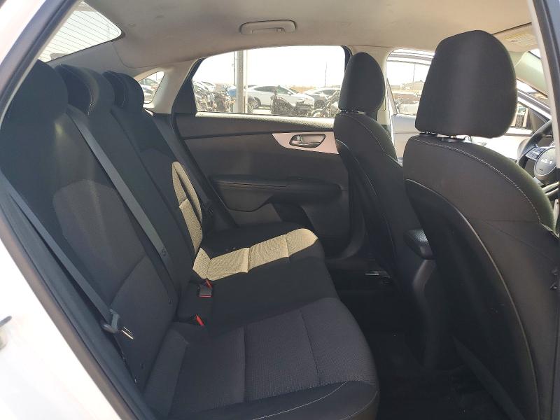 61174486 :رقم المزاد ، 3KPF24AD5NE501946 vin ، 2022 Kia Forte مزاد بيع