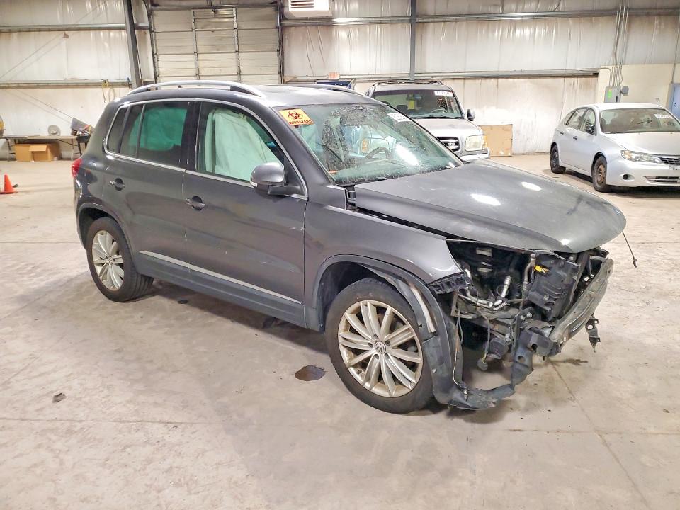 62280606 :رقم المزاد ، WVGAV3AX7DW592613 vin ، 2013 Volkswagen Tiguan مزاد بيع