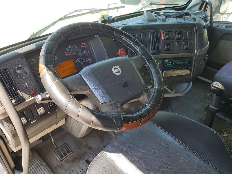 63681456 :رقم المزاد ، 4V4NC9GH35N374503 vin ، 2005 Volvo Vn مزاد بيع