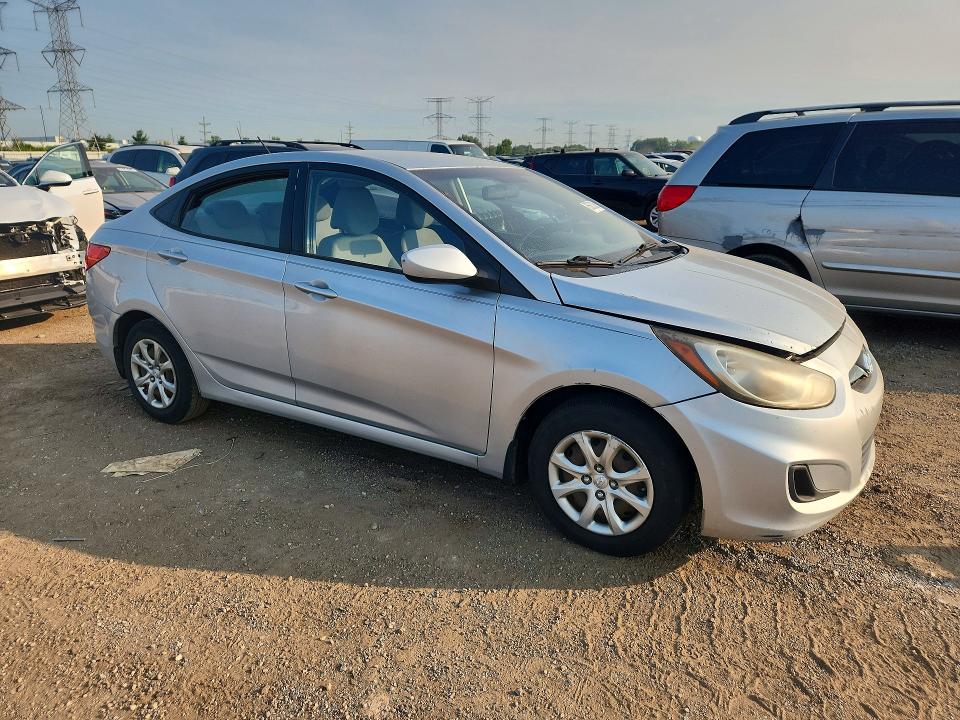 85603385 :رقم المزاد ، KMHCT4AE1DU303448 vin ، 2013 Hyundai Accent مزاد بيع