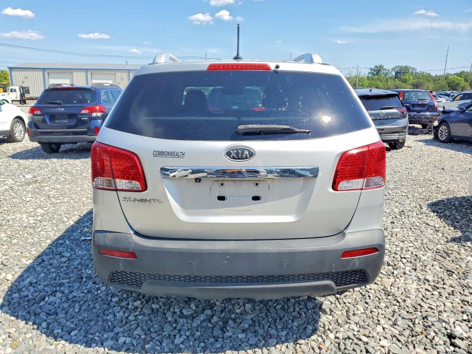 2011 Kia Sorento მანქანა იყიდება აუქციონზე, vin: 5XYKT4A16BG049523, აუქციონის ნომერი: 61977566