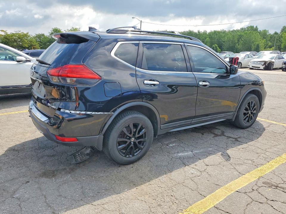 62600446 :رقم المزاد ، 5N1AT2MV4HC879232 vin ، 2017 Nissan Rogue مزاد بيع