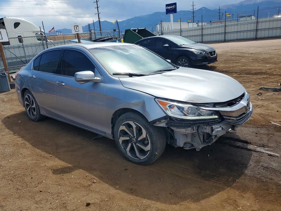 60460746 :رقم المزاد ، 1HGCR3F85HA035240 vin ، 2017 Honda Accord مزاد بيع