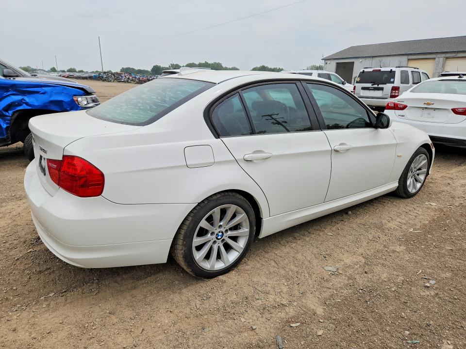 61608786 :رقم المزاد ، WBAPH7C57BE850556 vin ، 2011 Bmw 328 مزاد بيع