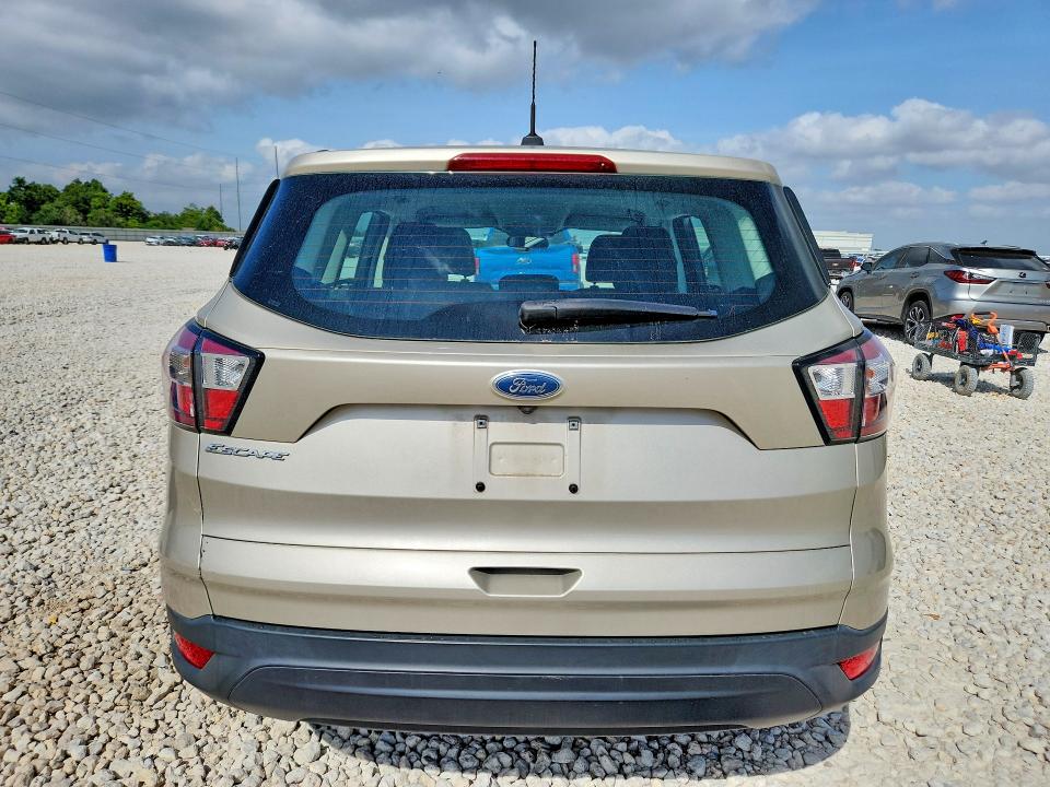63007536 :رقم المزاد ، 1FMCU0F79HUE07921 vin ، 2017 Ford Escape مزاد بيع