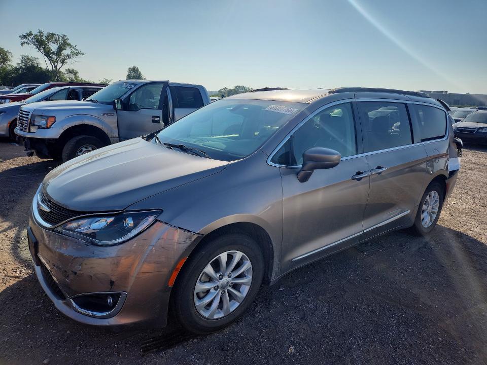 61226766 :رقم المزاد ، 2C4RC1BG8HR839717 vin ، 2017 Chrysler Pacifica مزاد بيع