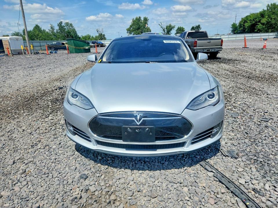 2014 Tesla Model S მანქანა იყიდება აუქციონზე, vin: 5YJSA1H17EFP49928, აუქციონის ნომერი: 63347316