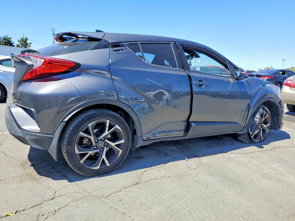62349356 :رقم المزاد ، NMTKHMBX2JR053685 vin ، 2018 Toyota C-hr مزاد بيع