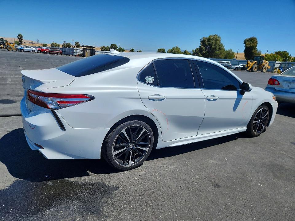 62688646 :رقم المزاد ، 4T1K61AK1LU914134 vin ، 2020 Toyota Camry مزاد بيع