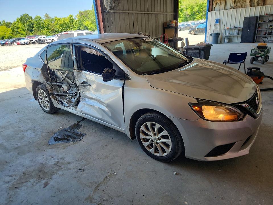 61293936 :رقم المزاد ، 3N1AB7AP0JY268091 vin ، 2018 Nissan Sentra مزاد بيع