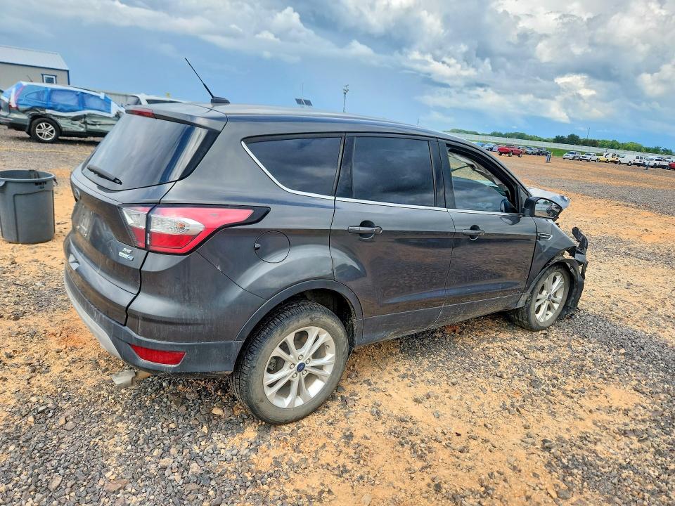 Продажа на аукционе авто 2017 Ford Escape, vin: 1FMCU9GD5HUE50242, номер лота: 61006386