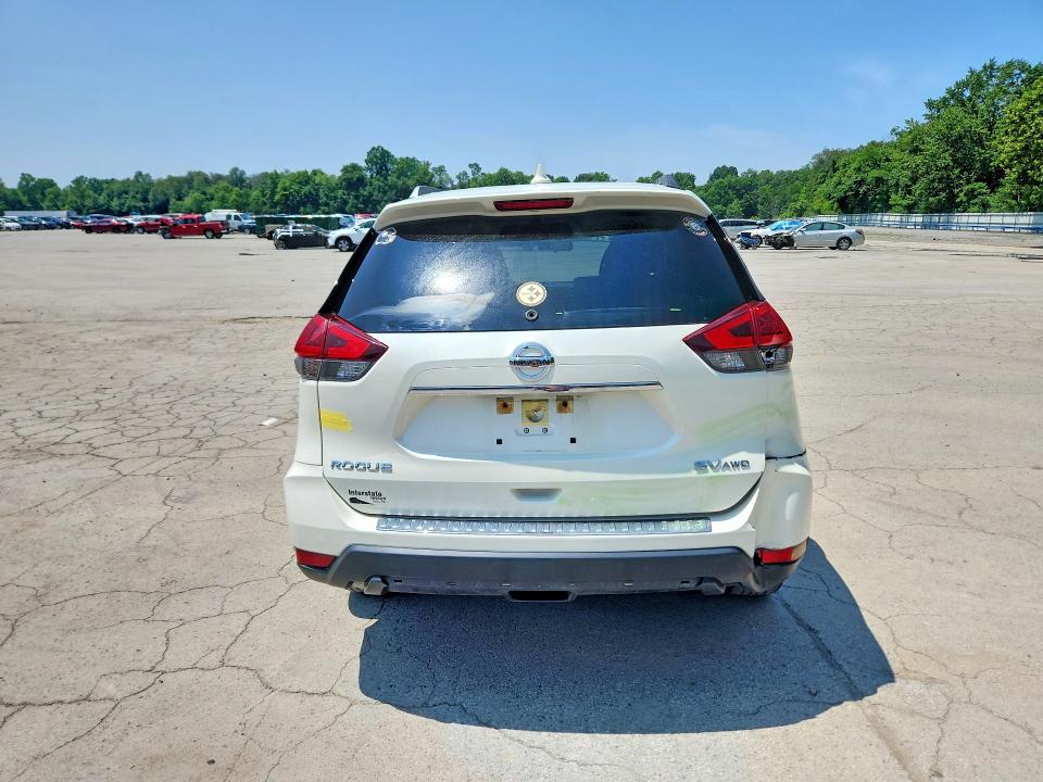 61118356 :رقم المزاد ، JN8AT2MV0JW353886 vin ، 2018 Nissan Rogue مزاد بيع
