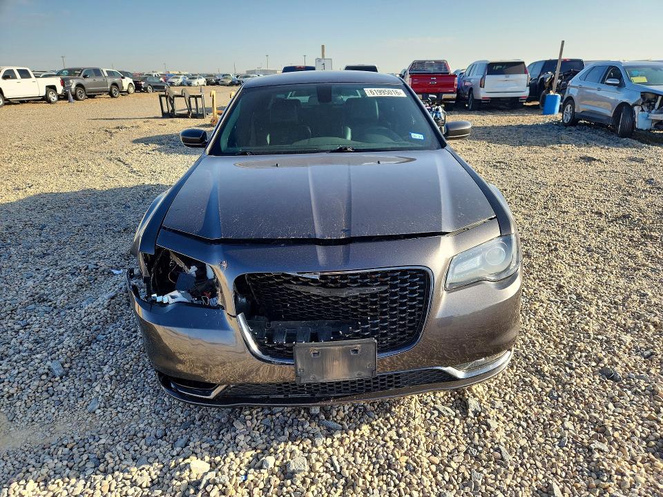Продаж на аукціоні авто 2018 Chrysler 300, vin: 2C3CCABG8JH142795, номер лоту: 61995016