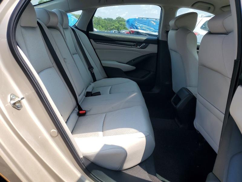 61823546 :رقم المزاد ، 1HGCV1F13JA117959 vin ، 2018 Honda Accord مزاد بيع