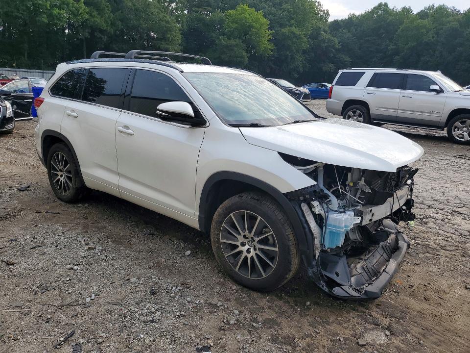 Продаж на аукціоні авто 2018 Toyota Highlander, vin: 5TDKZRFH9JS286316, номер лоту: 61899636