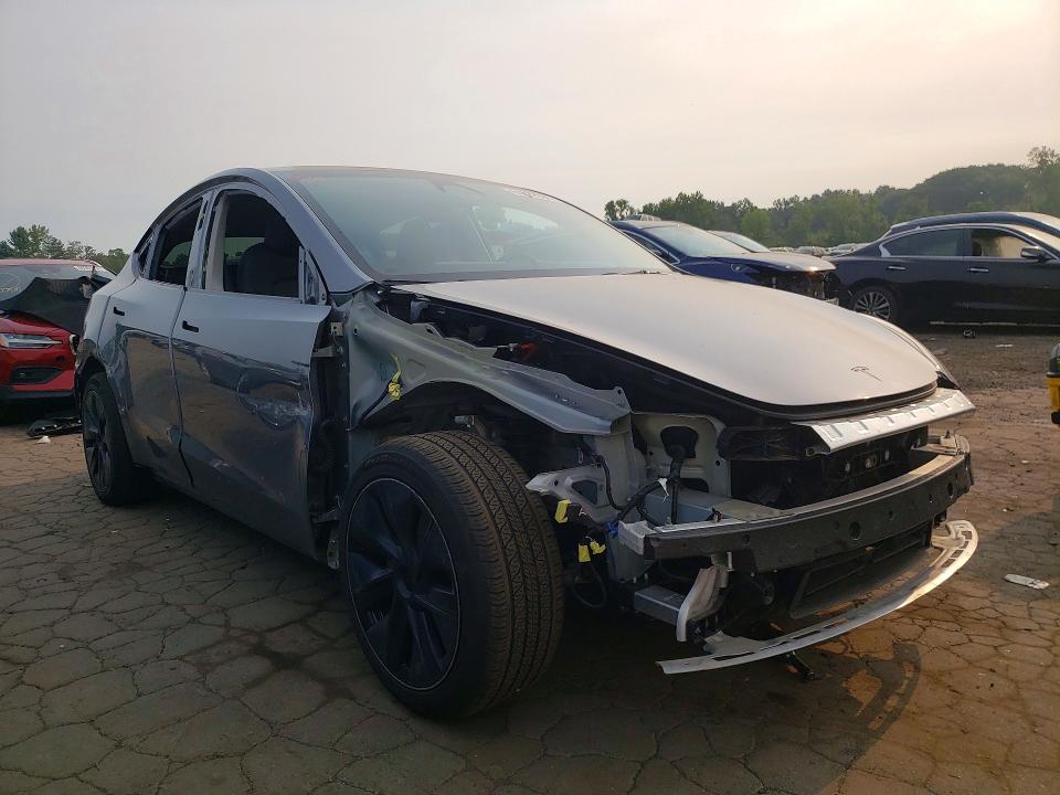 2024 Tesla Model Y მანქანა იყიდება აუქციონზე, vin: 7SAYGAEE3RF194761, აუქციონის ნომერი: 61022096