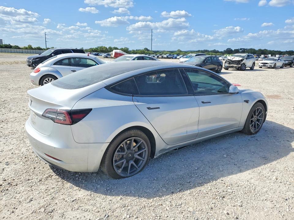 59234056 :رقم المزاد ، 5YJ3E1EAXJF077337 vin ، 2018 Tesla Model 3 مزاد بيع