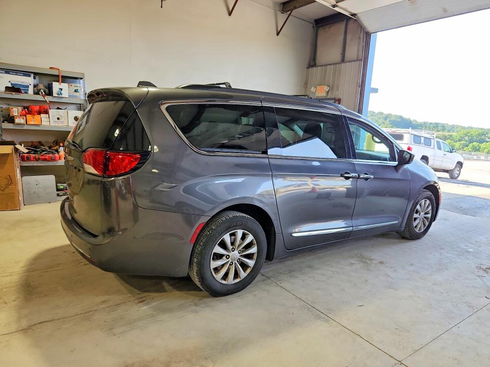 Продажа на аукционе авто 2017 Chrysler Pacifica, vin: 2C4RC1BGXHR644945, номер лота: 59657236