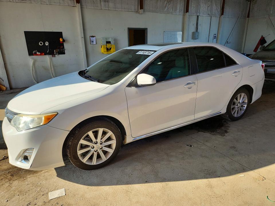 61748716 :رقم المزاد ، 4T4BF1FK8CR261350 vin ، 2012 Toyota Camry مزاد بيع