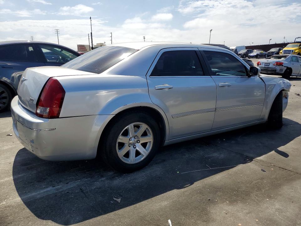 61601386 :رقم المزاد ، 2C3JA53G15H645657 vin ، 2005 Chrysler 300 مزاد بيع