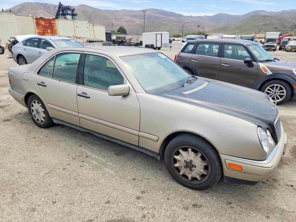 Продажа на аукционе авто 1999 Mercedes-benz E, vin: WDBJF65H3XA900947, номер лота: 61052276