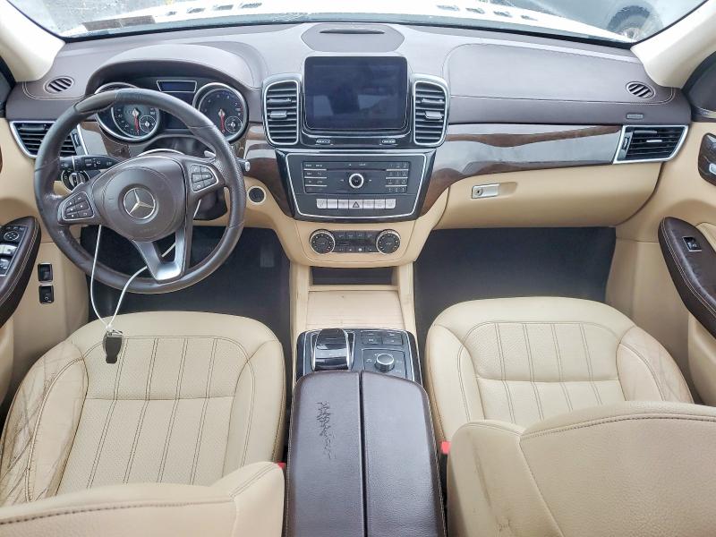 60770016 :رقم المزاد ، 4JGDF6EE8HA745927 vin ، 2017 Mercedes-benz Gls مزاد بيع