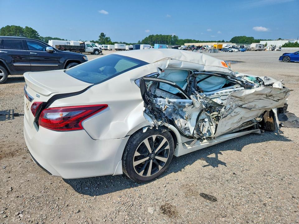 63043726 :رقم المزاد ، 1N4AL3AP7JC109862 vin ، 2018 Nissan Altima مزاد بيع