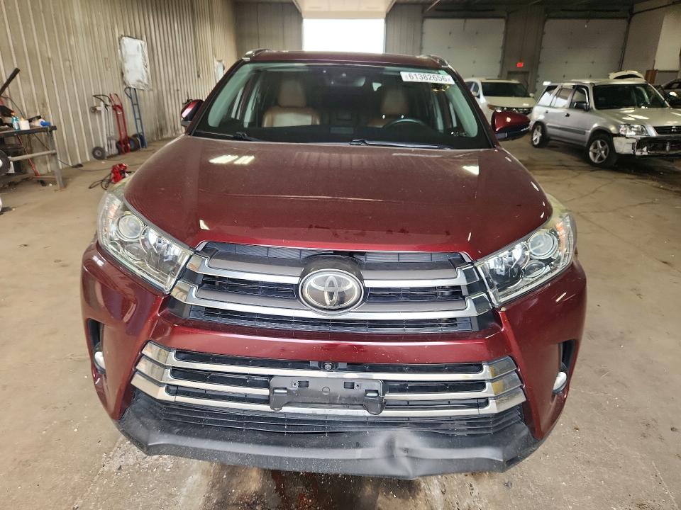 61382656 :رقم المزاد ، 5TDDZRFH0JS834857 vin ، 2018 Toyota Highlander مزاد بيع