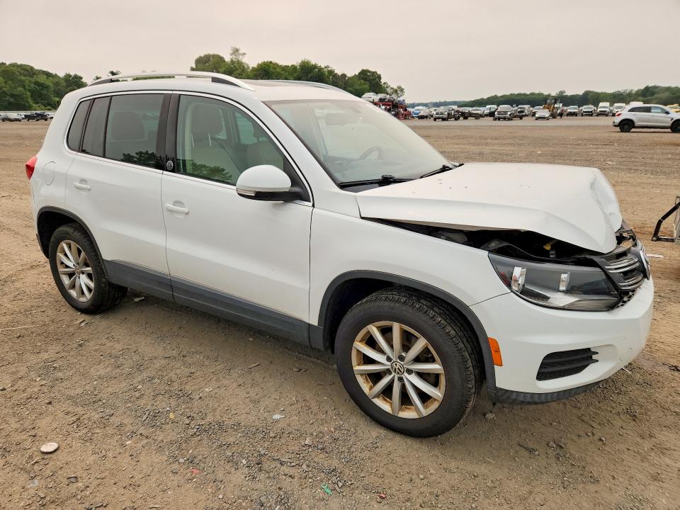 60817746 :رقم المزاد ، WVGSV7AX2HK015030 vin ، 2017 Volkswagen Tiguan مزاد بيع