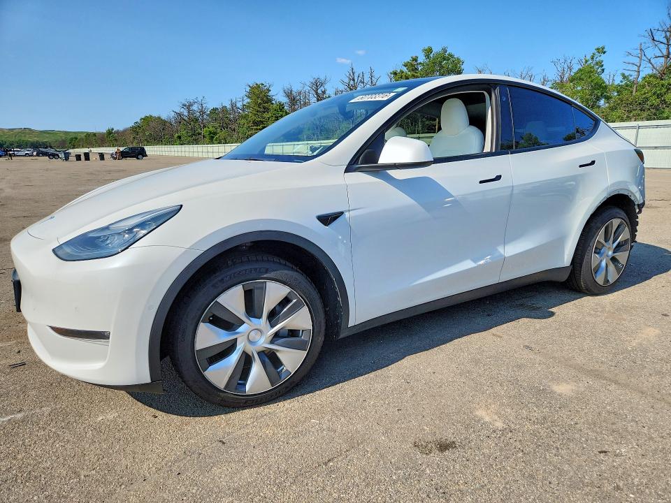 60703316 :رقم المزاد ، 5YJYGDEE1MF130855 vin ، 2021 Tesla Model Y مزاد بيع