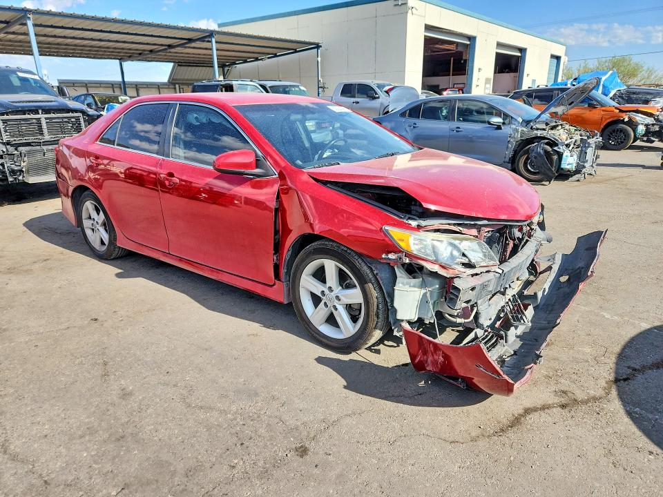 63024086 :رقم المزاد ، 4T1BF1FK3EU817044 vin ، 2014 Toyota Camry مزاد بيع