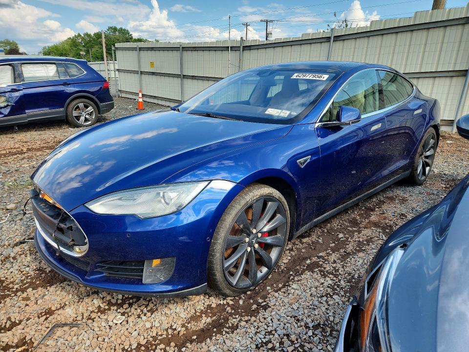 Продажа на аукционе авто 2015 Tesla Model S, vin: 5YJSA1E47FF114353, номер лота: 62977956