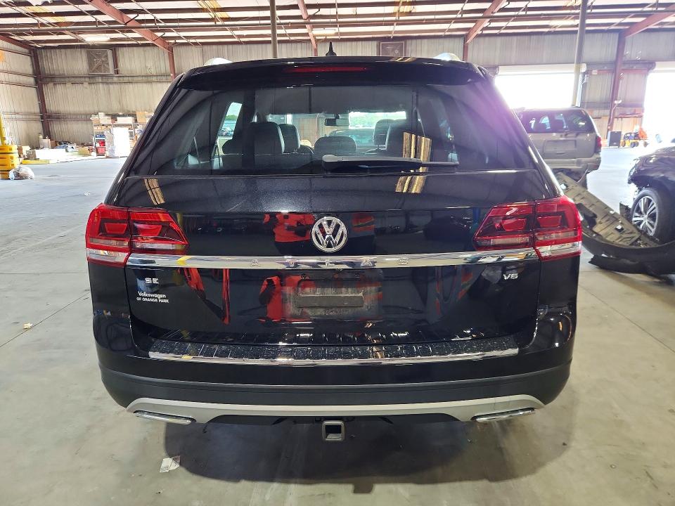 61737746 :رقم المزاد ، 1V2CR2CA3JC580717 vin ، 2018 Volkswagen Atlas مزاد بيع