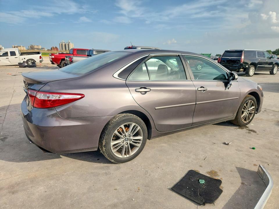 61369696 :رقم المزاد ، 4T1BF1FKXGU124457 vin ، 2016 Toyota Camry مزاد بيع