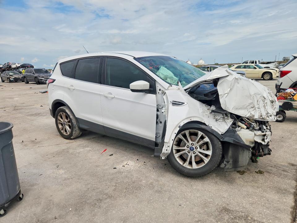 2017 Ford Escape მანქანა იყიდება აუქციონზე, vin: 1FMCU9GD8HUE48811, აუქციონის ნომერი: 61022246