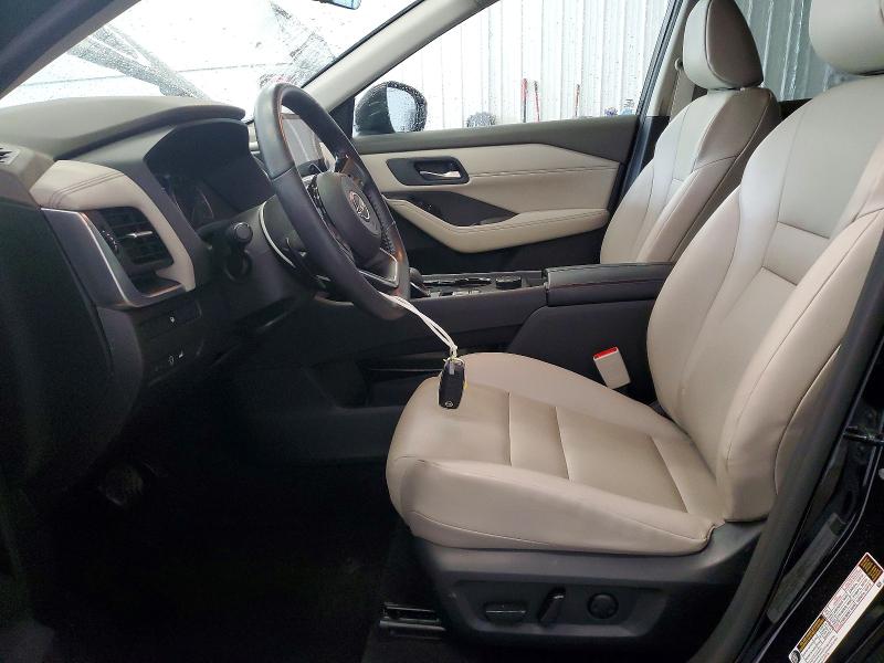 61064606 :رقم المزاد ، 5N1BT3BB8PC949672 vin ، 2023 Nissan Rogue مزاد بيع