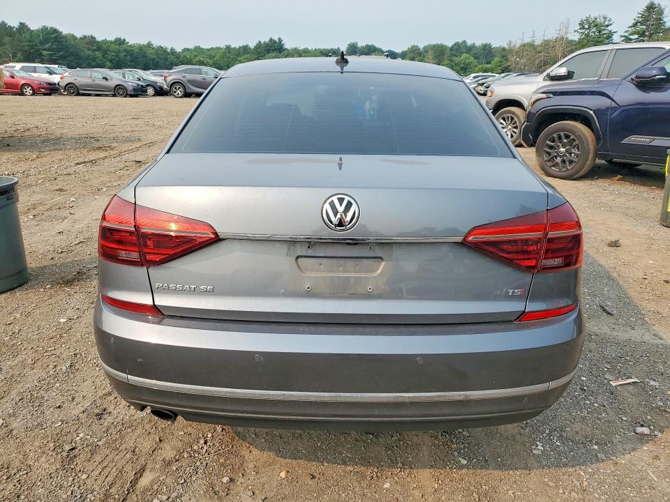 61442276 :رقم المزاد ، 1VWGT7A35HC081267 vin ، 2017 Volkswagen Passat مزاد بيع