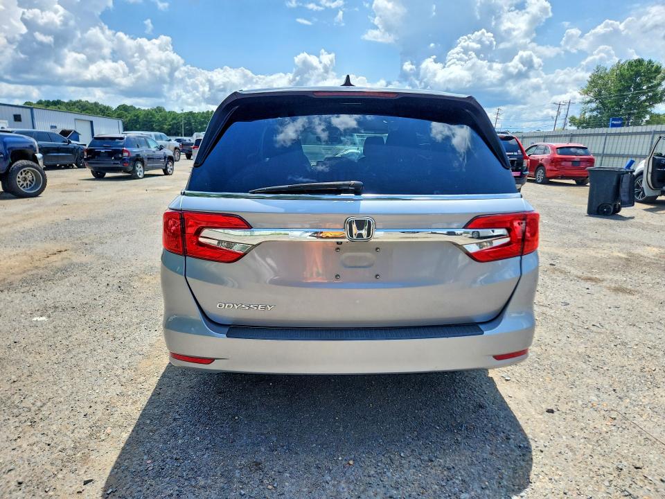 61021616 :رقم المزاد ، 5FNRL6H79JB066813 vin ، 2018 Honda Odyssey مزاد بيع