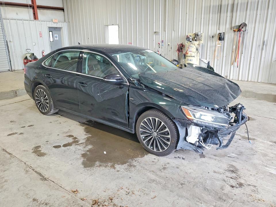 62944986 :رقم المزاد ، 1VWBA7A3XNC002784 vin ، 2022 Volkswagen Passat مزاد بيع