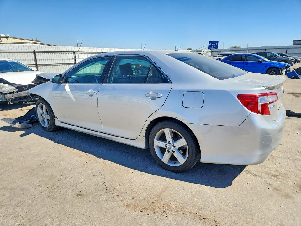 63375786 :رقم المزاد ، 4T1BF1FK5CU605467 vin ، 2012 Toyota Camry مزاد بيع