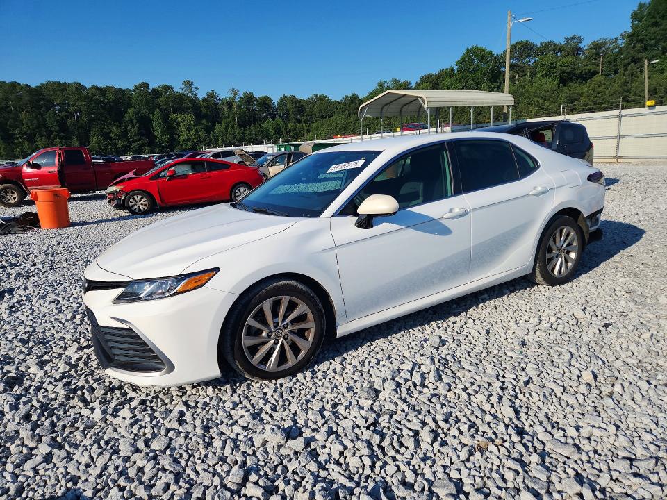 59950076 :رقم المزاد ، 4T1C11AK7MU562973 vin ، 2021 Toyota Camry مزاد بيع