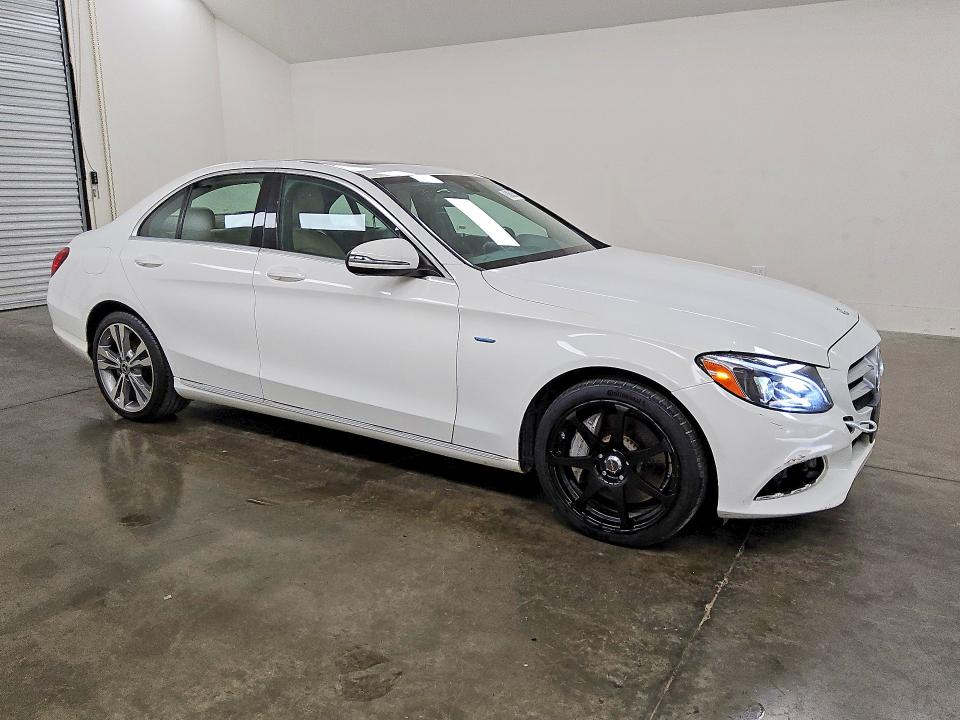 60703446 :رقم المزاد ، 55SWF4HB9JU239215 vin ، 2018 Mercedes-benz C مزاد بيع
