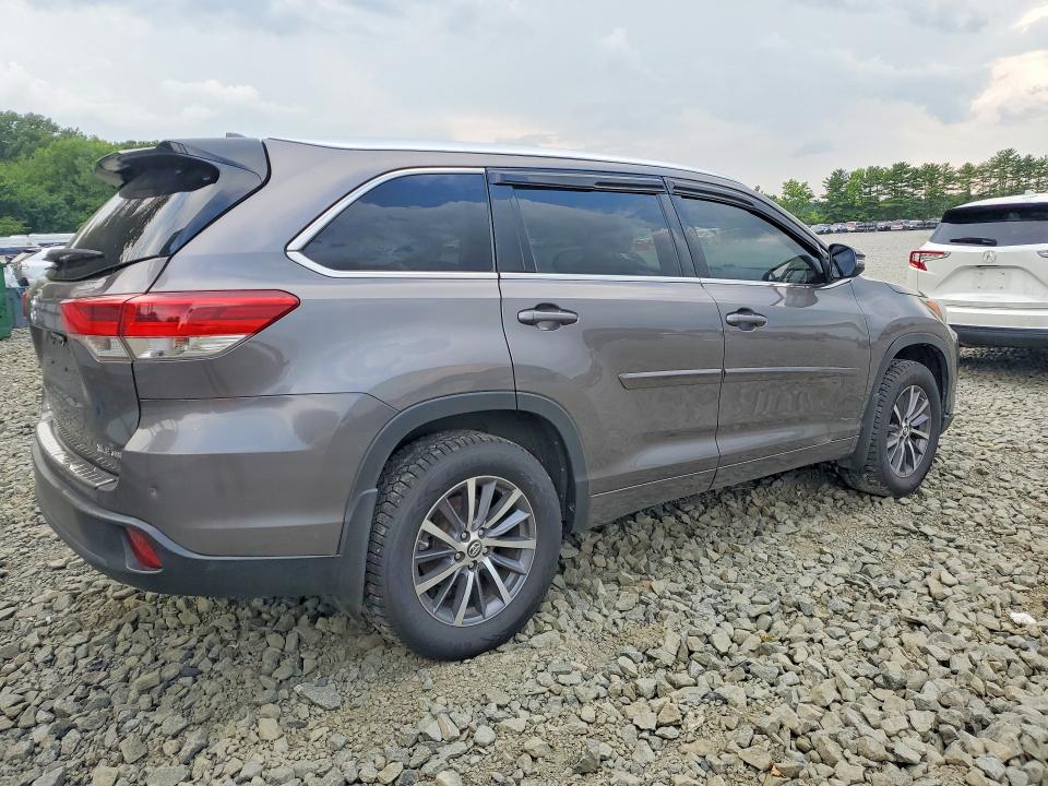 62984476 :رقم المزاد ، 5TDJZRFH4HS415407 vin ، 2017 Toyota Highlander مزاد بيع