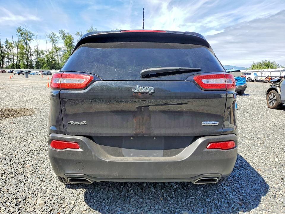 60137126 :رقم المزاد ، 1C4PJMCS7FW768399 vin ، 2015 Jeep Cherokee مزاد بيع