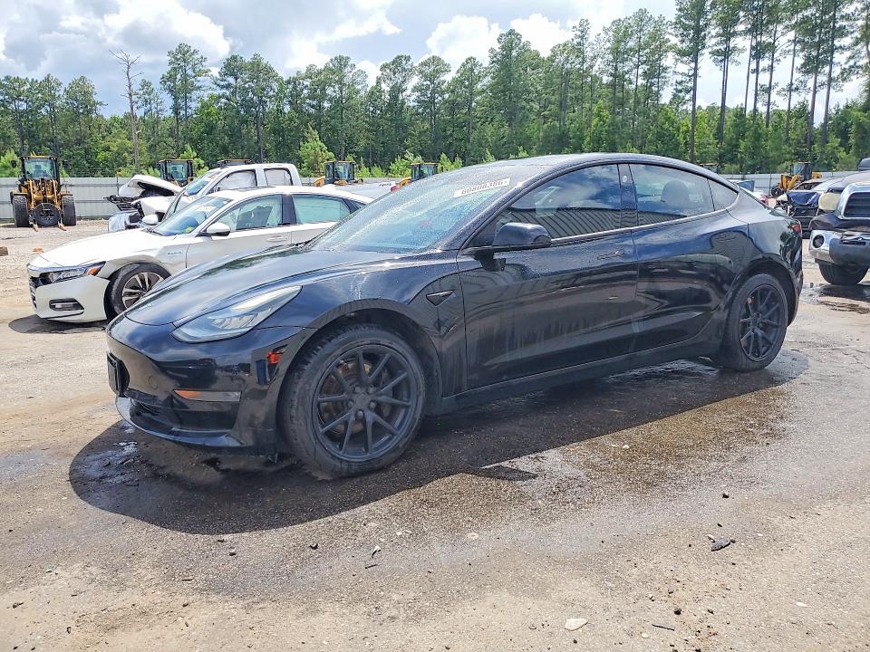 60808386 :رقم المزاد ، 5YJ3E1EA5JF039014 vin ، 2018 Tesla Model 3 مزاد بيع