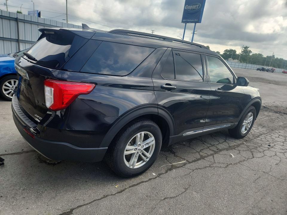 Продажа на аукционе авто 2022 Ford Explorer, vin: 1FMSK8DH1NGB27643, номер лота: 62444696