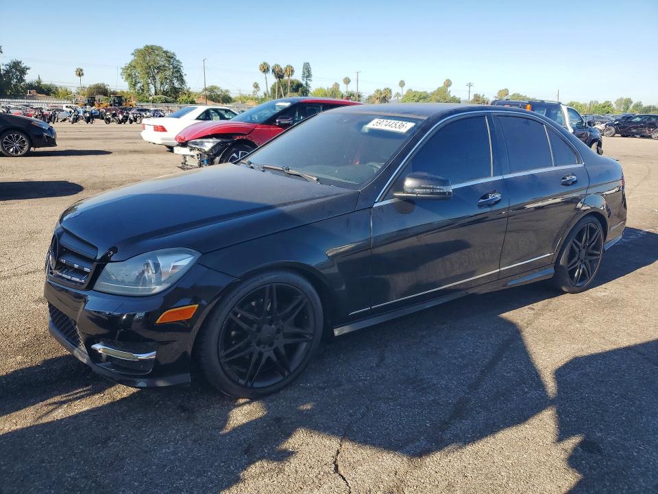 2013 Mercedes-benz C მანქანა იყიდება აუქციონზე, vin: WDDGF4HB8DR258025, აუქციონის ნომერი: 59744536