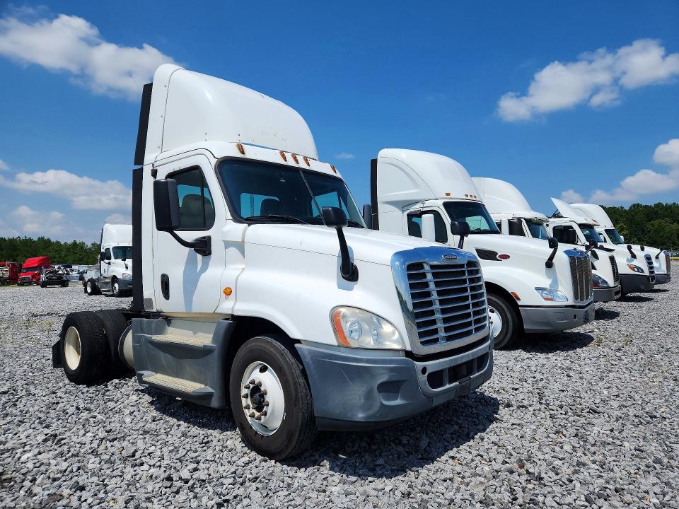 Продажа на аукционе авто 2015 Freightliner Cascadia, vin: 1FUBGEDV5FLGH4778, номер лота: 61965306