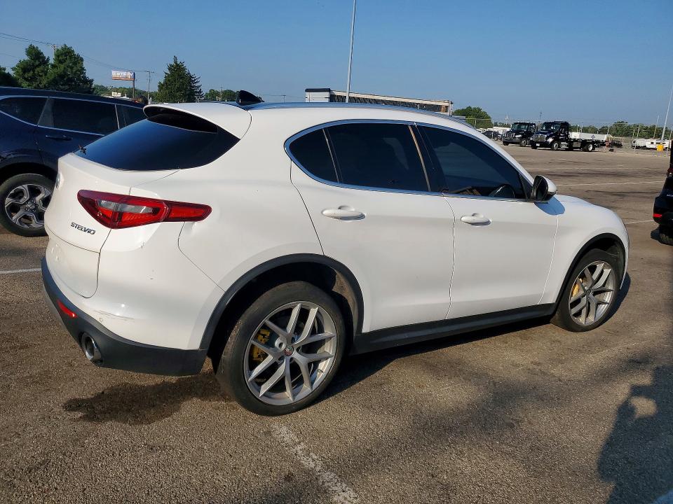 Продаж на аукціоні авто 2018 Alfa Romeo Stelvio, vin: ZASFAKBN2J7B99712, номер лоту: 60611566